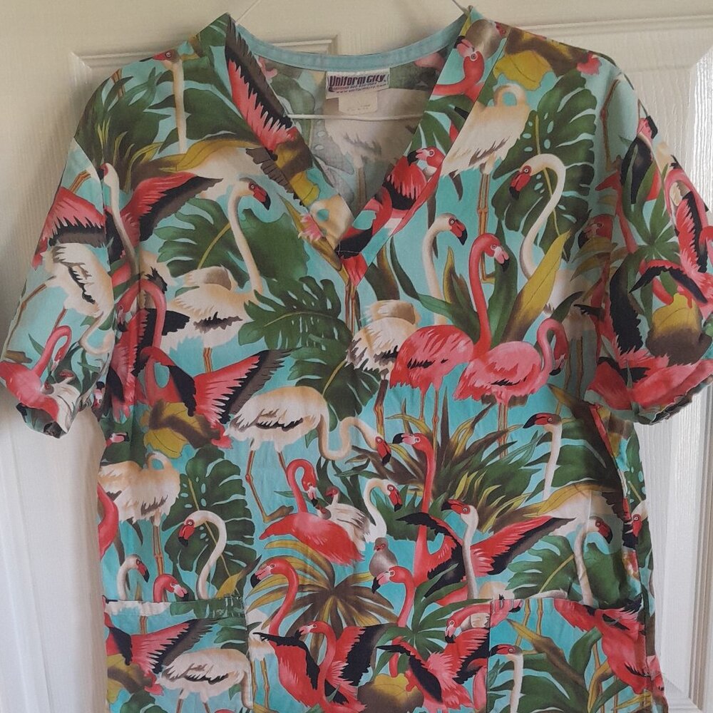 Uniform City Flamingo Scrub Top sz M